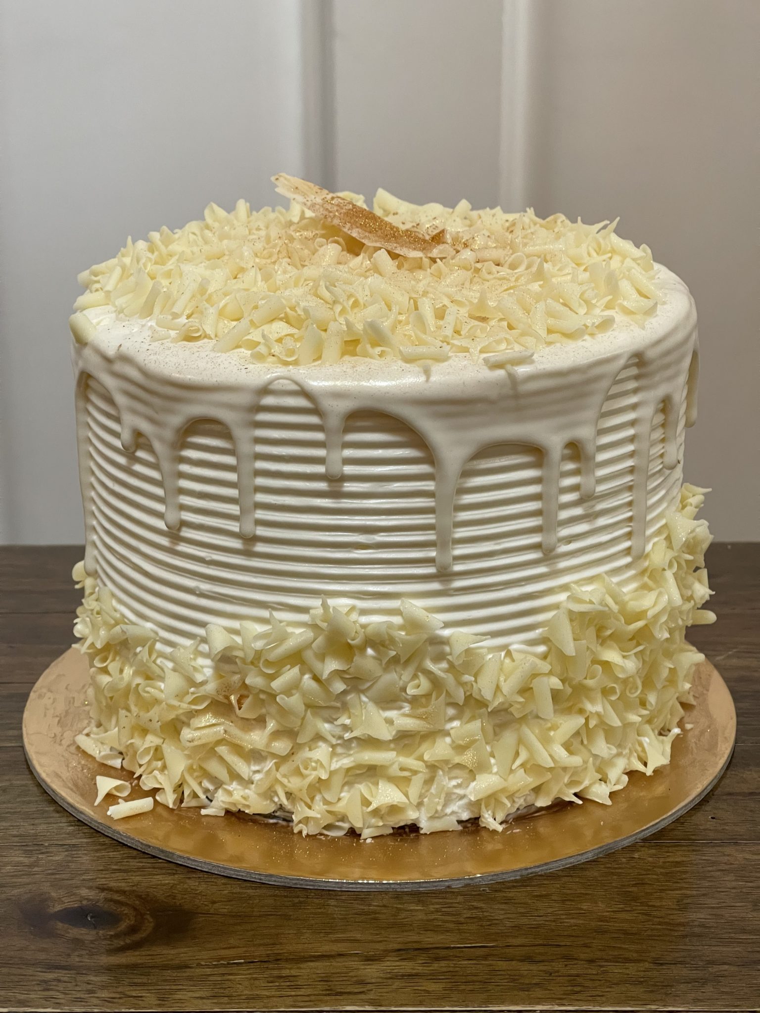 White Champagne Cake - Costeaux